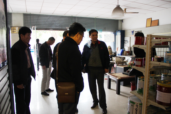 徐工帶領(lǐng)考察團參觀公司防水產(chǎn)品 青龍防水材料