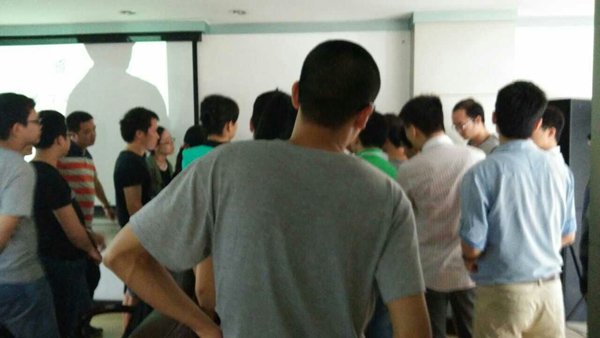 設(shè)計師與青龍區(qū)域經(jīng)理進(jìn)行熱烈交流 廣西防水