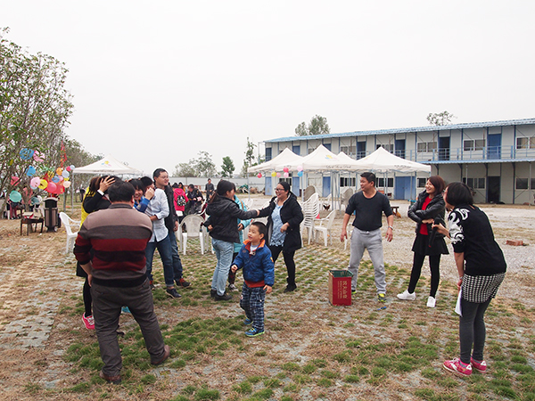 青龍公司南寧防水分公司員工戶外游戲。 南寧防水